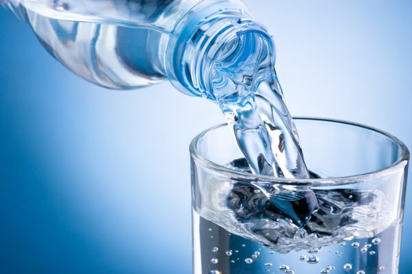¿ Cómo controla nuestro organismo el agua corporal?
